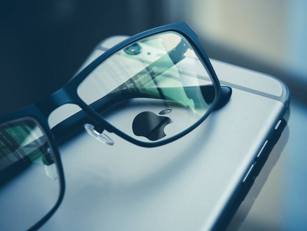 Apple ला सकता है AI Smart Glasses, फीचर्स और डिजाइन लीक