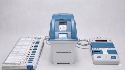 EVM: आखिर क्या है हाईटेक वोटिंग मशीन? कैसे बिना इंटरनेट के करती है काम? जानें पूरी टेक्नोलॉजी