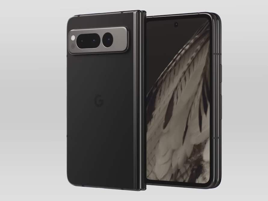 Google Pixel Fold hit by strange outer display bug, users report black screen issue