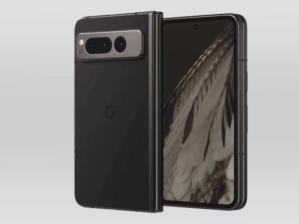 Google Pixel Fold hit by strange outer display bug, users report black screen issue