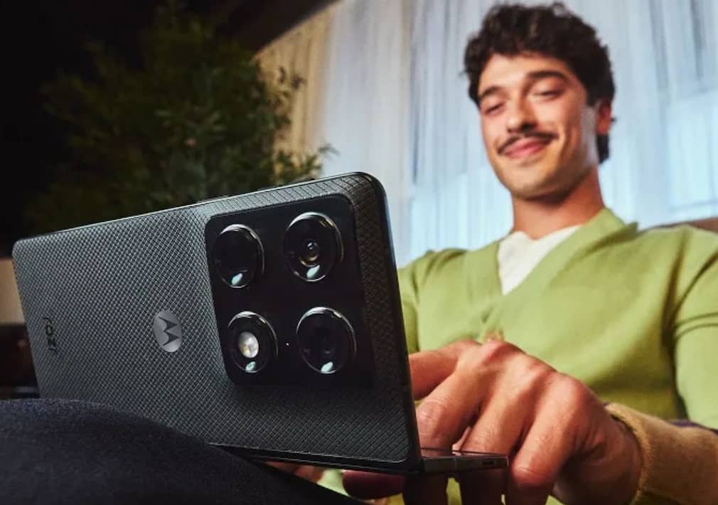 Motorola Razr Fold फोन 2 सेल्फी कैमरा और 6000mAh बैटरी के साथ भारत में लॉन्च, जानें कीमत
