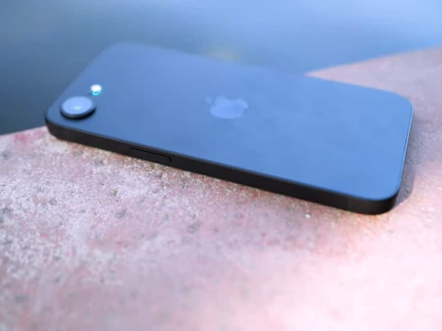 iPhoen 16e (5)