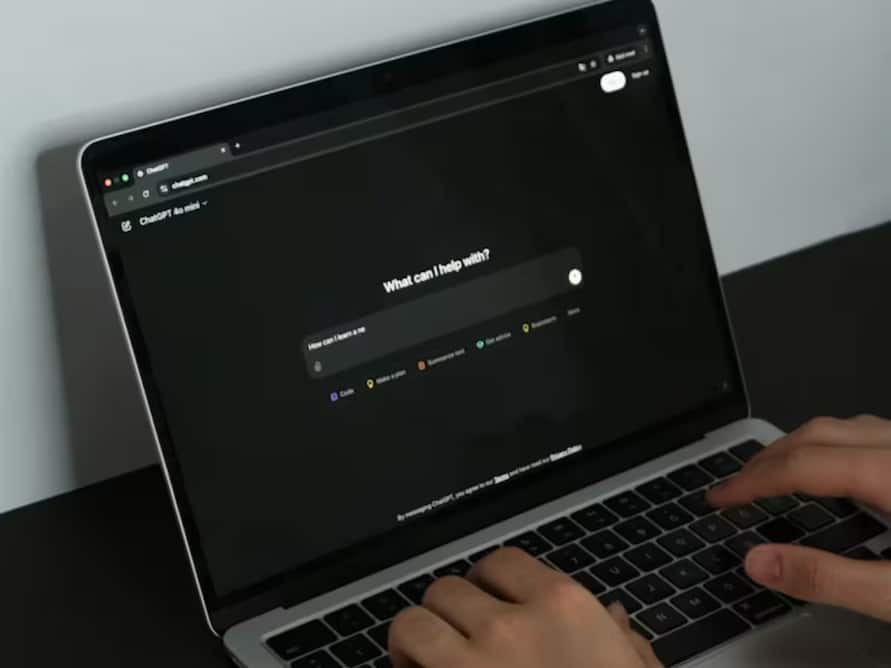 HR को पहली नजर में पसंद आएगा आपका Resume, बस इस्तेमाल करें ये 7 ChatGPT Prompts