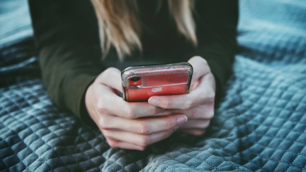 Doomscrolling on Instagram, Facebook could soon change as EU targets Meta’s addictive app design