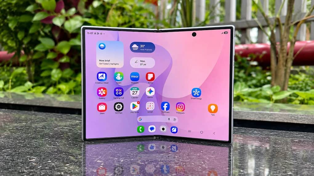 Foldable phones (1)